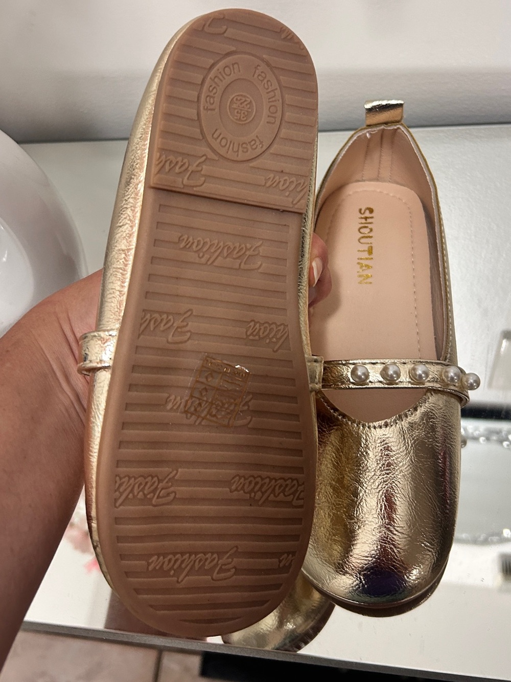 Girls Gold Pearl Mary Jane Flats EU 35 US 4 Dress Shoes - Picture 4 of 7